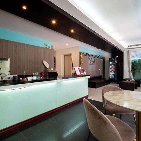 By Dee @Jomtien Hotel Патая Екстериор снимка