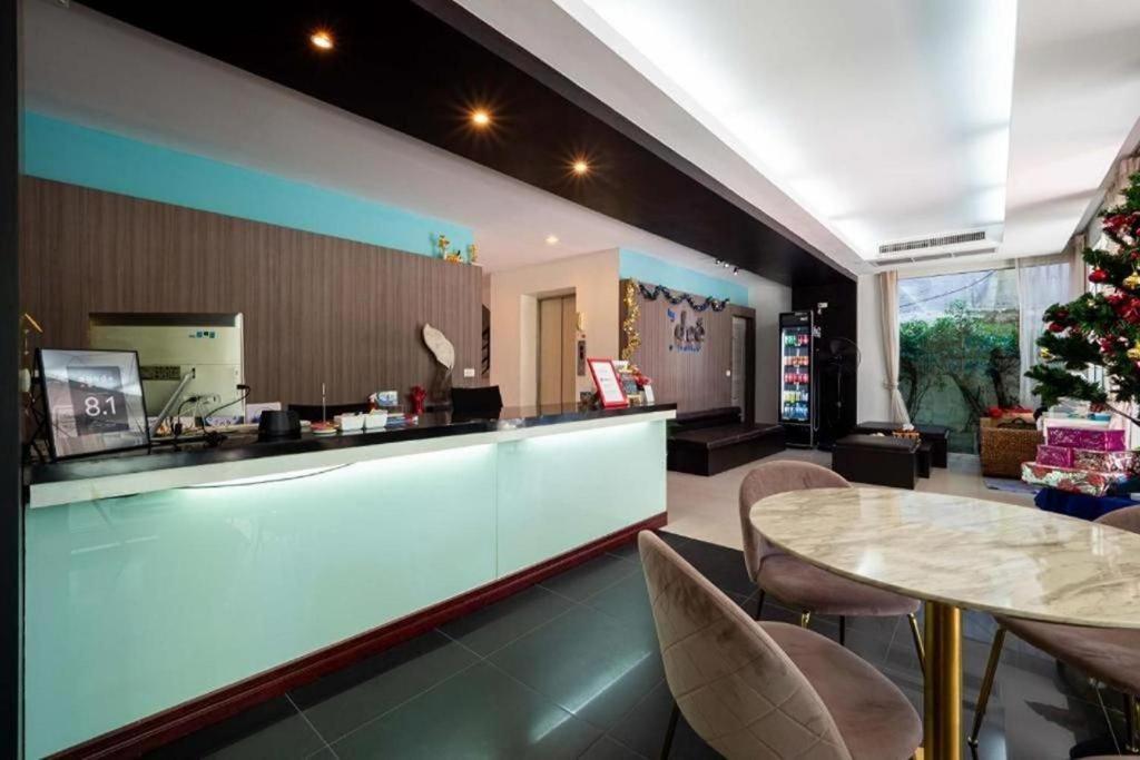 By Dee @Jomtien Hotel Патая Екстериор снимка