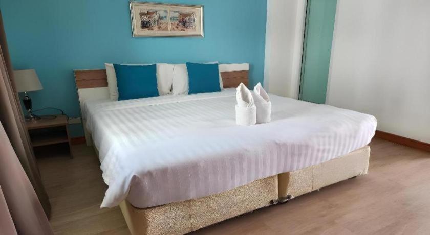 By Dee @Jomtien Hotel Патая Екстериор снимка