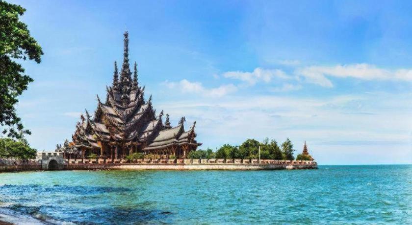 By Dee @Jomtien Hotel Патая Екстериор снимка